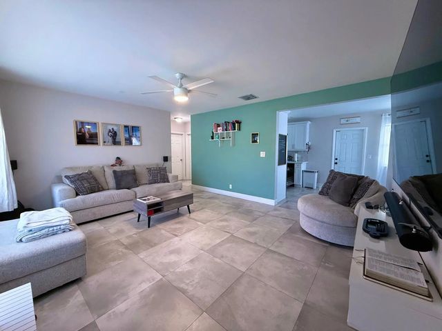 3 of 16 - 2340 N 58th Terrace, Hollywood, FL