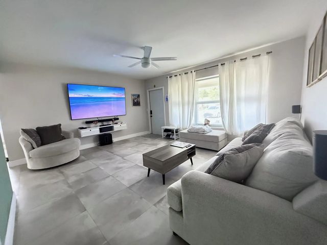 4 of 16 - 2340 N 58th Terrace, Hollywood, FL