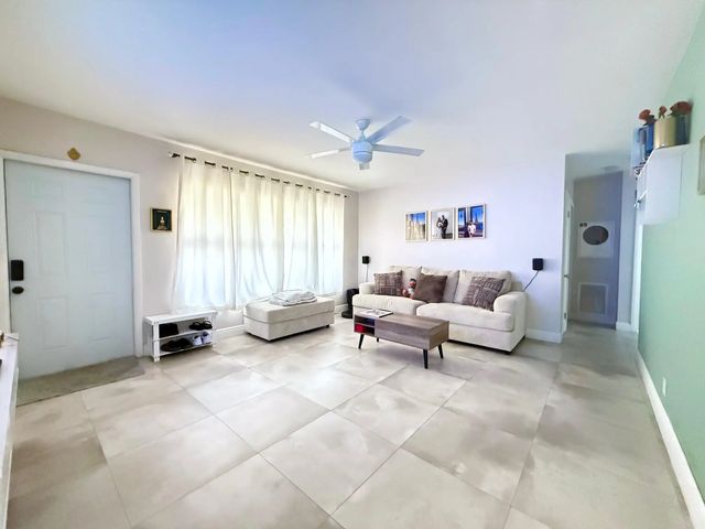 5 of 16 - 2340 N 58th Terrace, Hollywood, FL