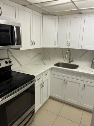 Photo of Listing #R11068695