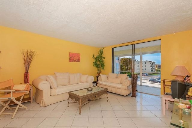 2861 Somerset Drive #317, Lauderdale Lakes