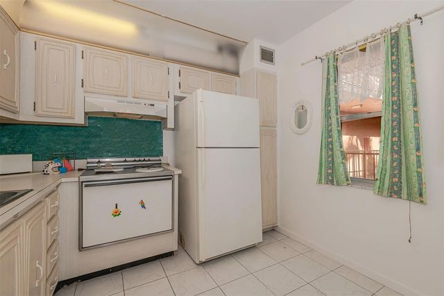 2 of 33 - 2861 Somerset Drive #317, Lauderdale Lakes, FL