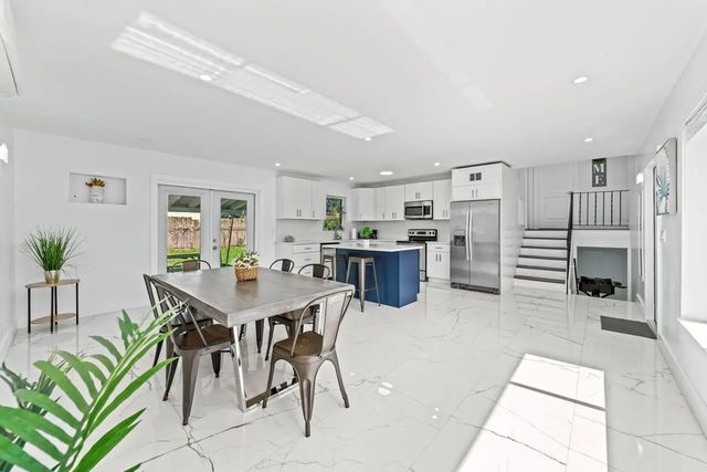 4 of 25 - 1215 Ne 200th Street, Miami, FL