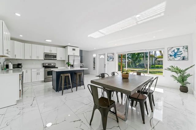 5 of 25 - 1215 Ne 200th Street, Miami, FL