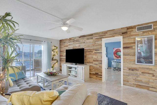 2724 N Garden Drive #302, Lake Worth