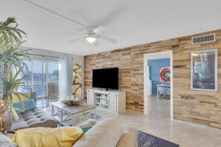 Photo of Listing #R11088337