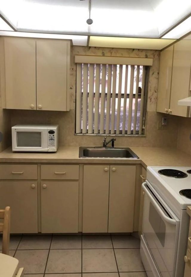 4 of 11 - 2731 N Pine Island Road #112, Sunrise, FL