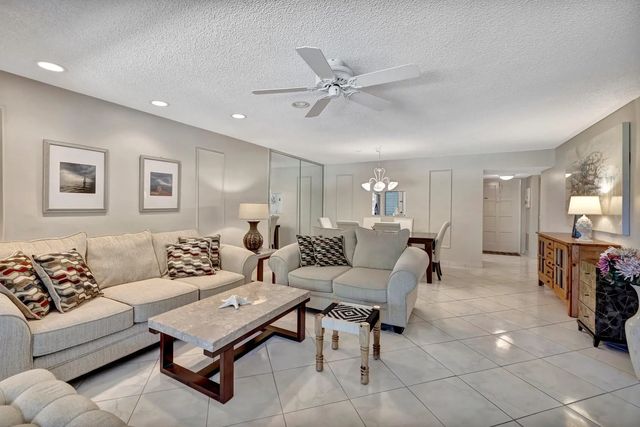 2 of 59 - 4270 Nw 40th Street #302, Lauderdale Lakes, FL