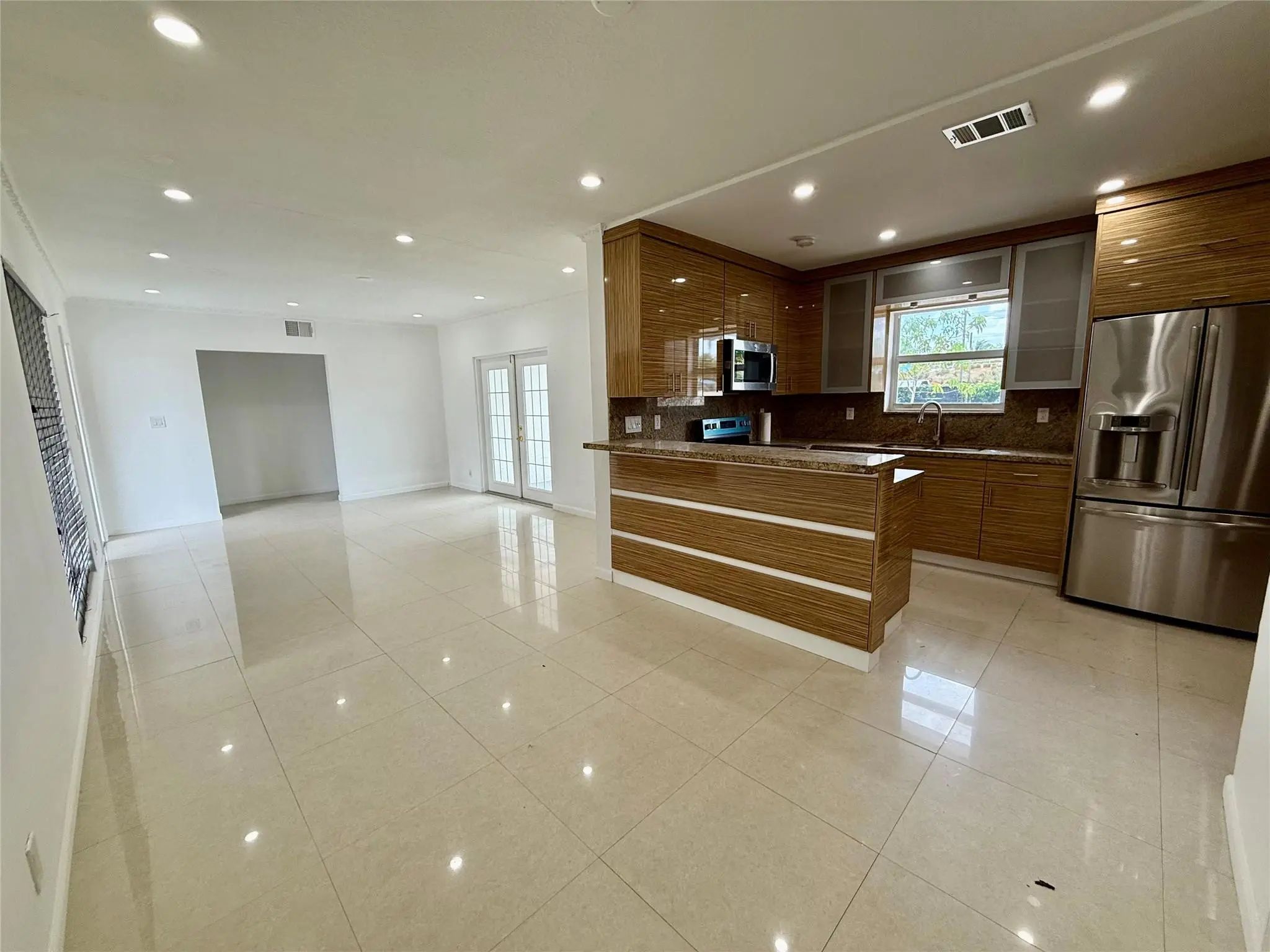 5070 Sw 11th Street, Plantation