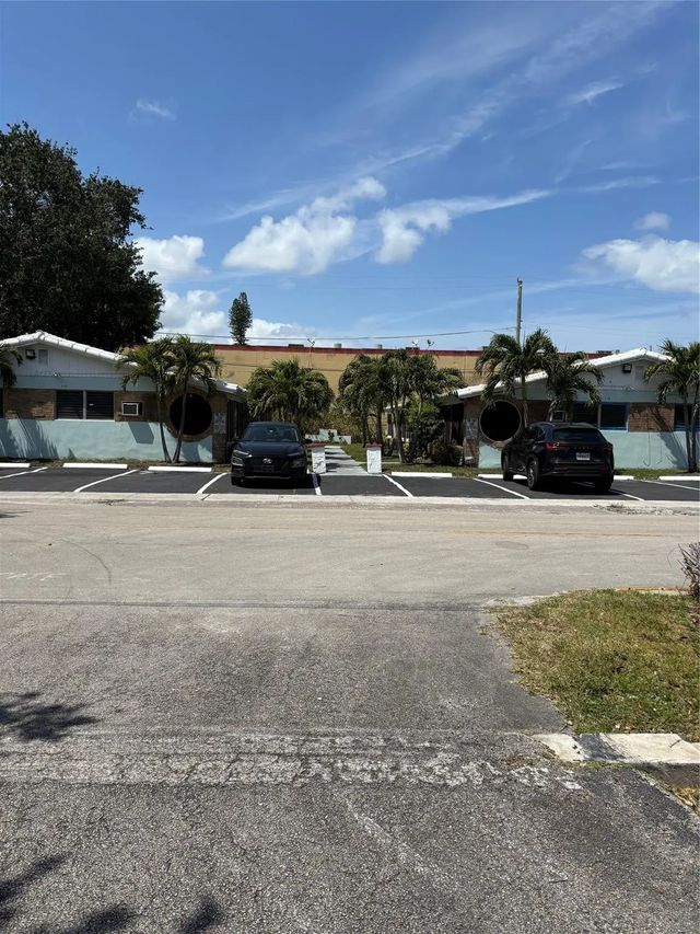 5 of 8 - 2127 Polk Street, Hollywood, FL