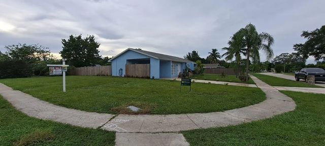 3 of 19 - 201 Ne Solida Circle, Port St. Lucie, FL