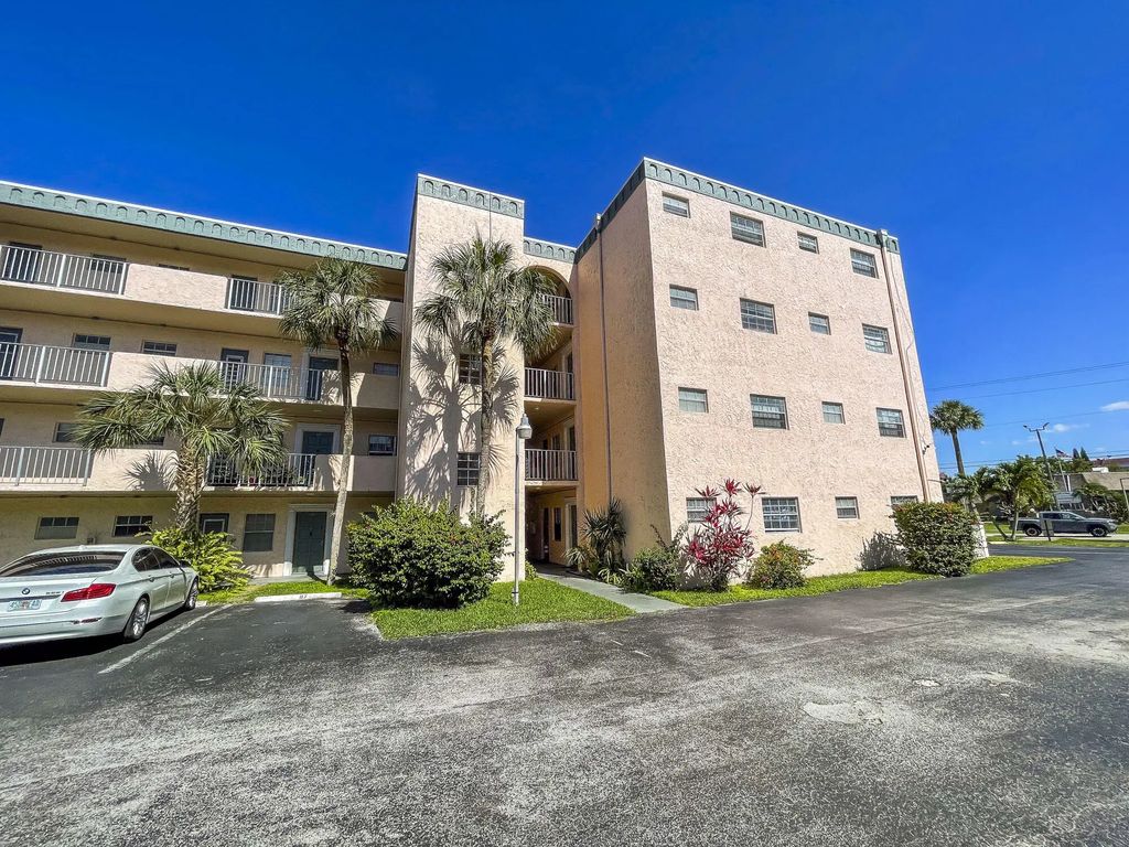 4281 Nw 41st Street #320, Lauderdale Lakes