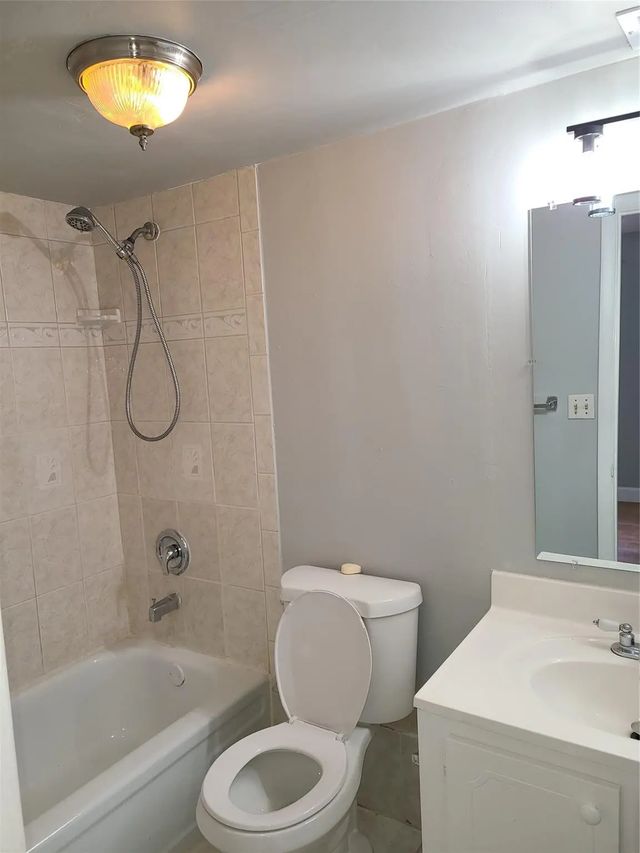 4 of 18 - 3300 Spanish Moss Terrace #202, Lauderhill, FL