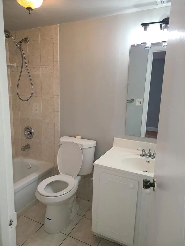 5 of 18 - 3300 Spanish Moss Terrace #202, Lauderhill, FL