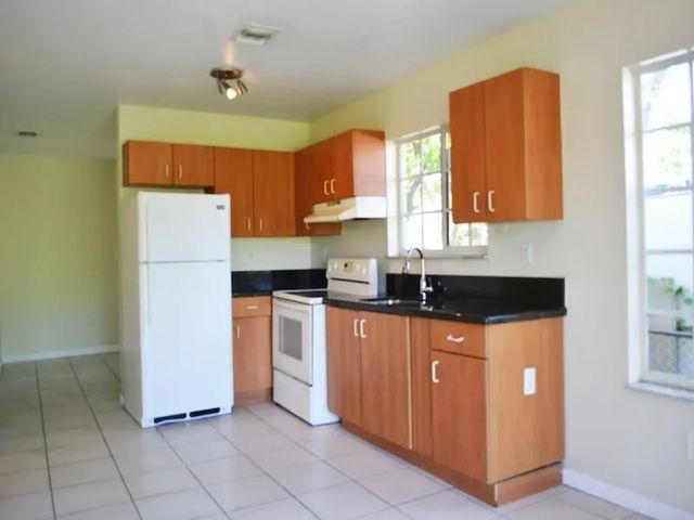 5 of 17 - 2911 Nw 135th Street, Opa-Locka, FL