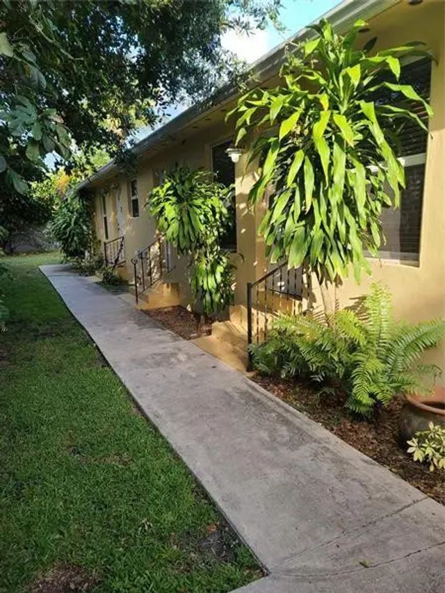 2 of 15 - 1123 N 17th Avenue, Hollywood, FL