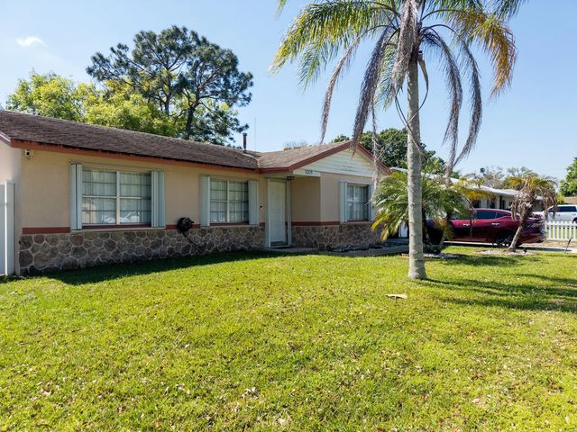 3 of 14 - 3205 Hibiscus, Fort Pierce, FL
