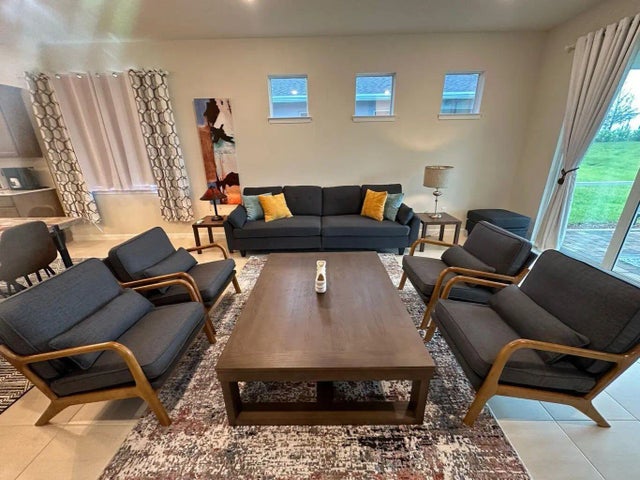 Photo of Listing #R11090632