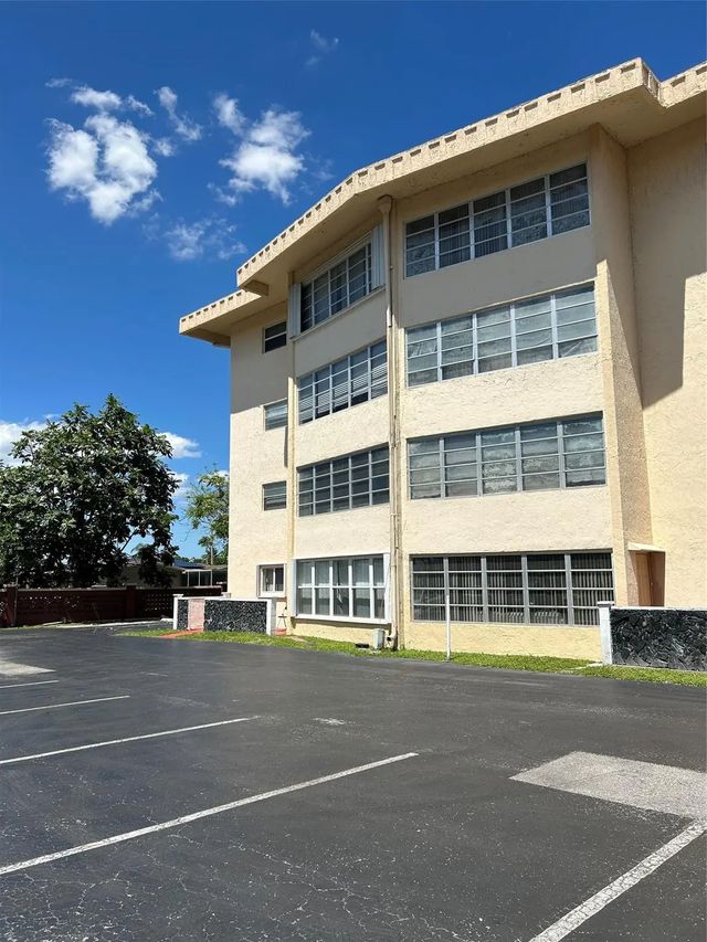 3 of 26 - 4191 Nw 41st Street #312, Lauderdale Lakes, FL