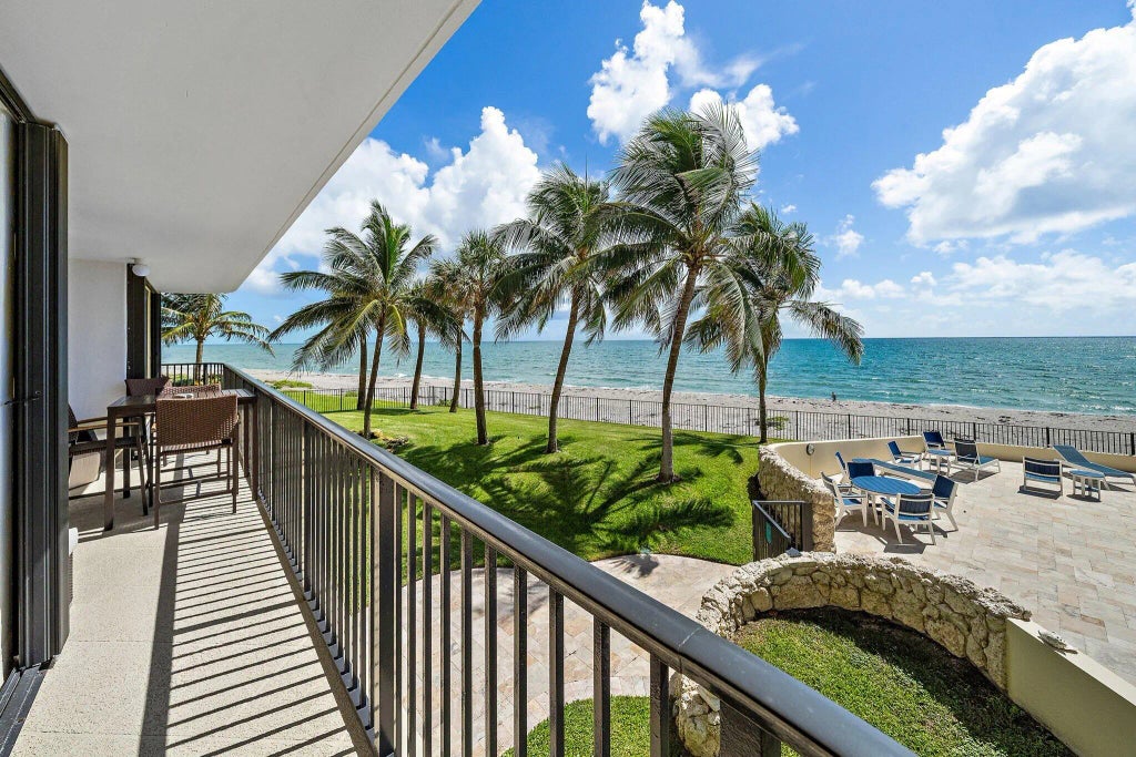200 Beach Road #102, Tequesta