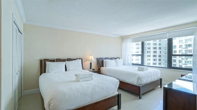 4 of 22 - 5225 Collins Avenue #1417, Miami Beach, FL