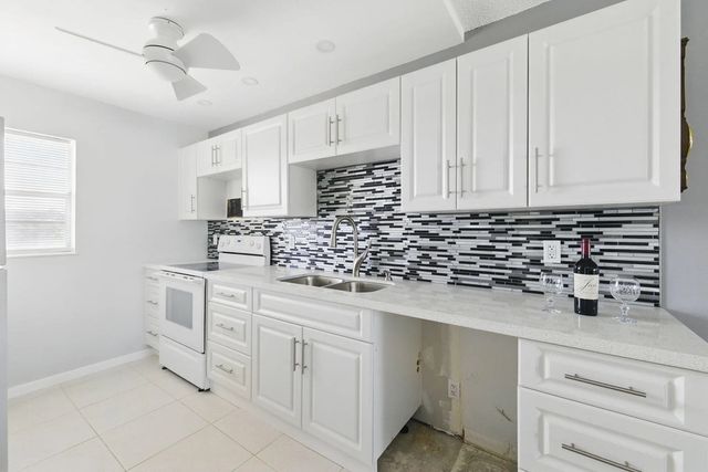 2 of 67 - 2951 Nw 46th Avenue #407, Lauderdale Lakes, FL
