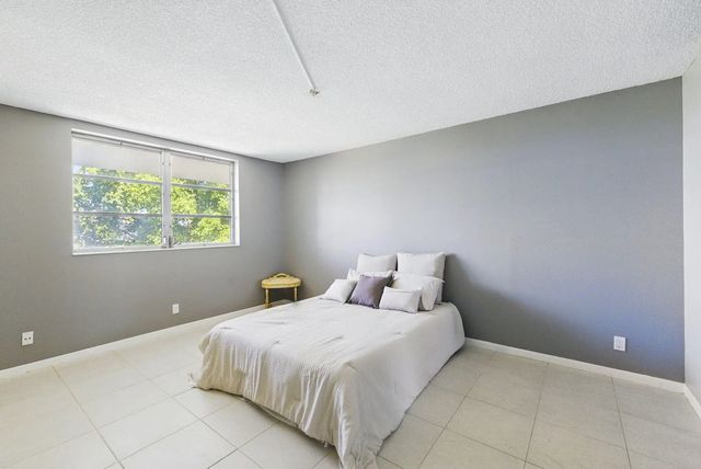 4 of 67 - 2951 Nw 46th Avenue #407, Lauderdale Lakes, FL