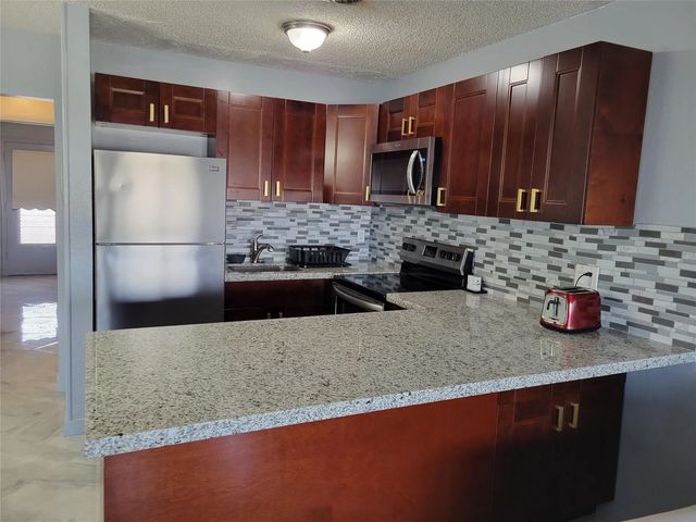 2 of 23 - 800 Sw 11th Avenue #17, Hallandale Beach, FL