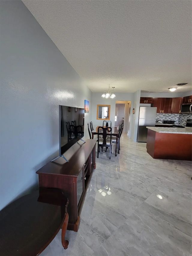 5 of 23 - 800 Sw 11th Avenue #17, Hallandale Beach, FL