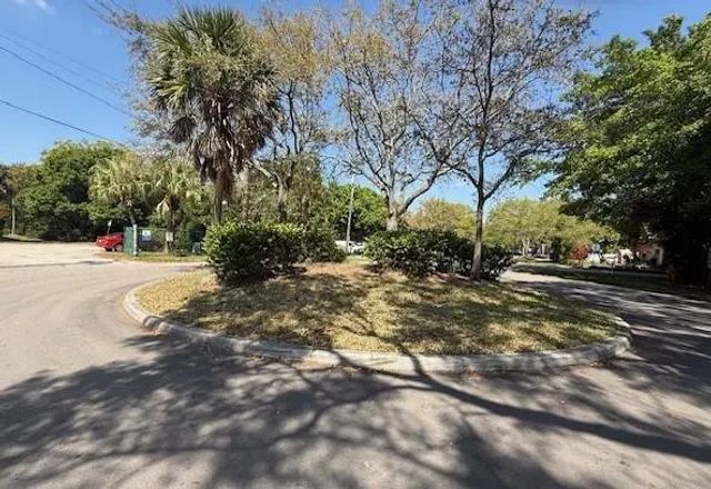 4 of 12 - 3340 Sw 15th Avenue, Fort Lauderdale, FL