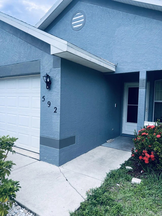 Photo of Listing #R11092697