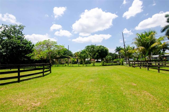 5 of 19 - 1765 Back Lot Sw Back 112th Avenue, Davie, FL