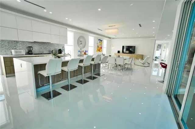 3 of 36 - 3325 Ne 18th, Fort Lauderdale, FL