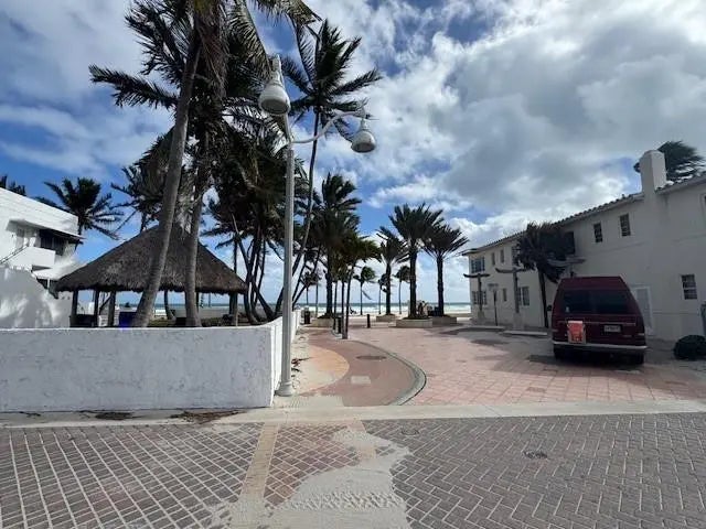 315 Mckinley Street, Hollywood