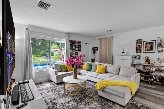315 S 57th Avenue, Hollywood