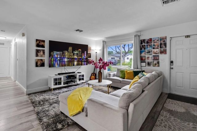 3 of 19 - 315 S 57th Avenue, Hollywood, FL