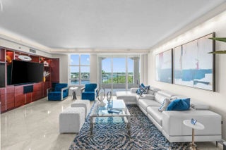 Photo of Listing #R11093034