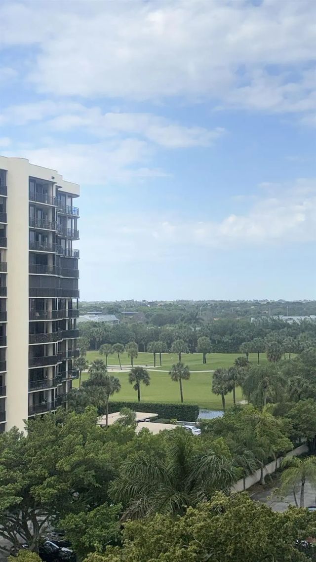 2425 Presidential Way #705, West Palm Beach
