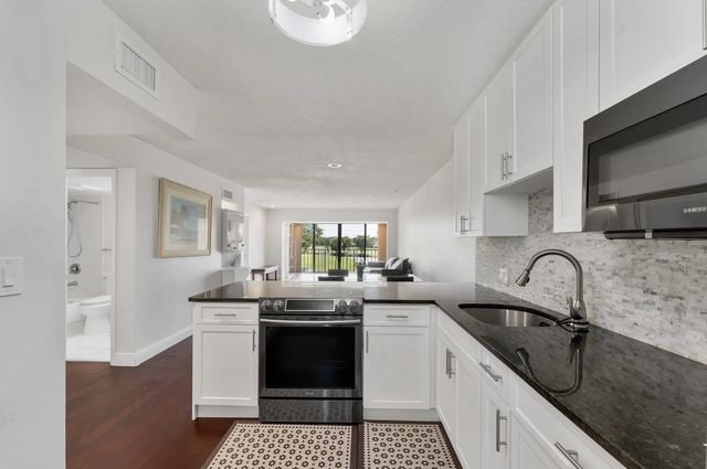 4 of 17 - 4489 Luxemburg Court #306, Lake Worth, FL