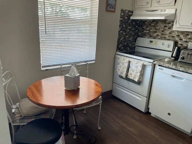 3 of 25 - 7410 Nw 1st Street #202, Margate, FL