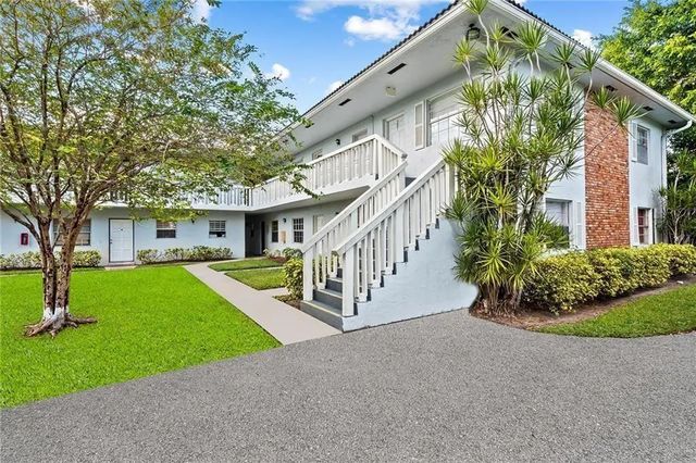 4140 Woodside Drive #205, Coral Springs