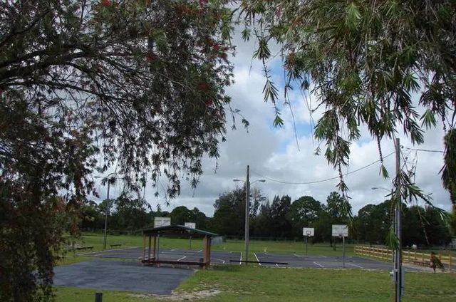 5 of 9 - 560 S Palm Street, Clewiston, FL