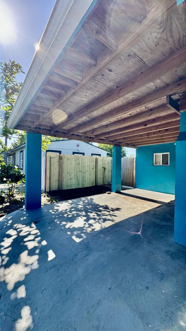 3 of 31 - 629 Troy Boulevard, West Palm Beach, FL