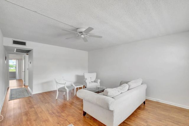 3 of 62 - 267 Wellington J #267, West Palm Beach, FL