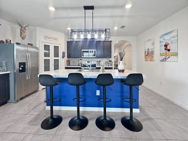 Photo of Listing #R11093953