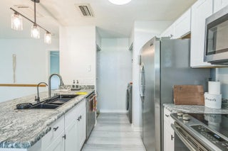 Photo of Listing #R11094003