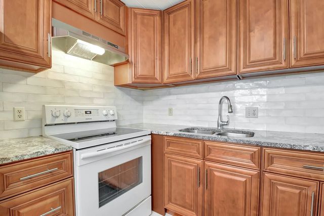 400 Village Green Circle W #212, Palm Springs