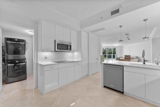 Photo of Listing #R11094067