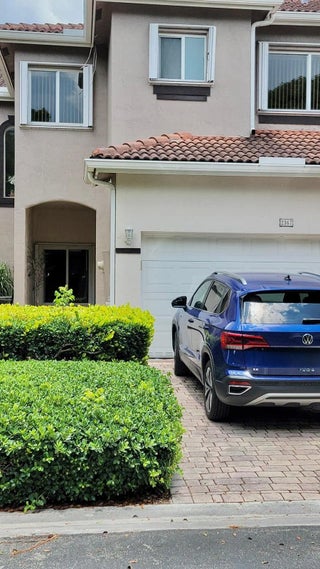 Photo of Listing #R11094555