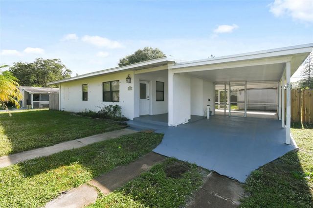 2 of 31 - 140 Se Serenata Court, Port St. Lucie, FL
